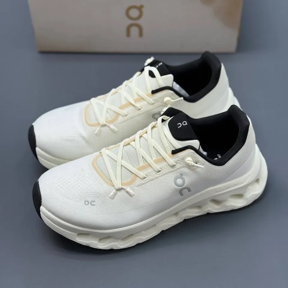 کفش آن رانینگ QC Loewe Cloudtilt خاکستری روشن On Running QC Loewe Cloudtilt Light Grey کفش آن رانینگ QC Loewe Cloudtilt خاکستری روشن On Running QC Loewe Cloudtilt Light Grey - تصویر 4