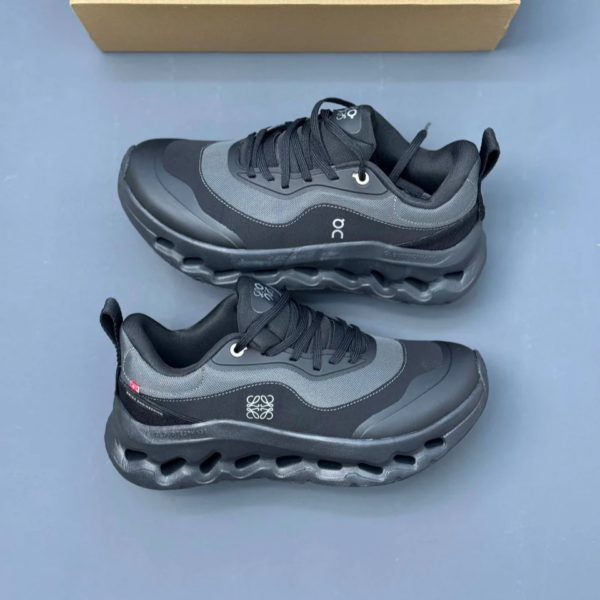 کفش آن رانینگ QC Loewe Cloudtilt تمام مشکی On Running QC Loewe Cloudtilt Triple Black کفش آن رانینگ QC Loewe Cloudtilt تمام مشکی On Running QC Loewe Cloudtilt Triple Black