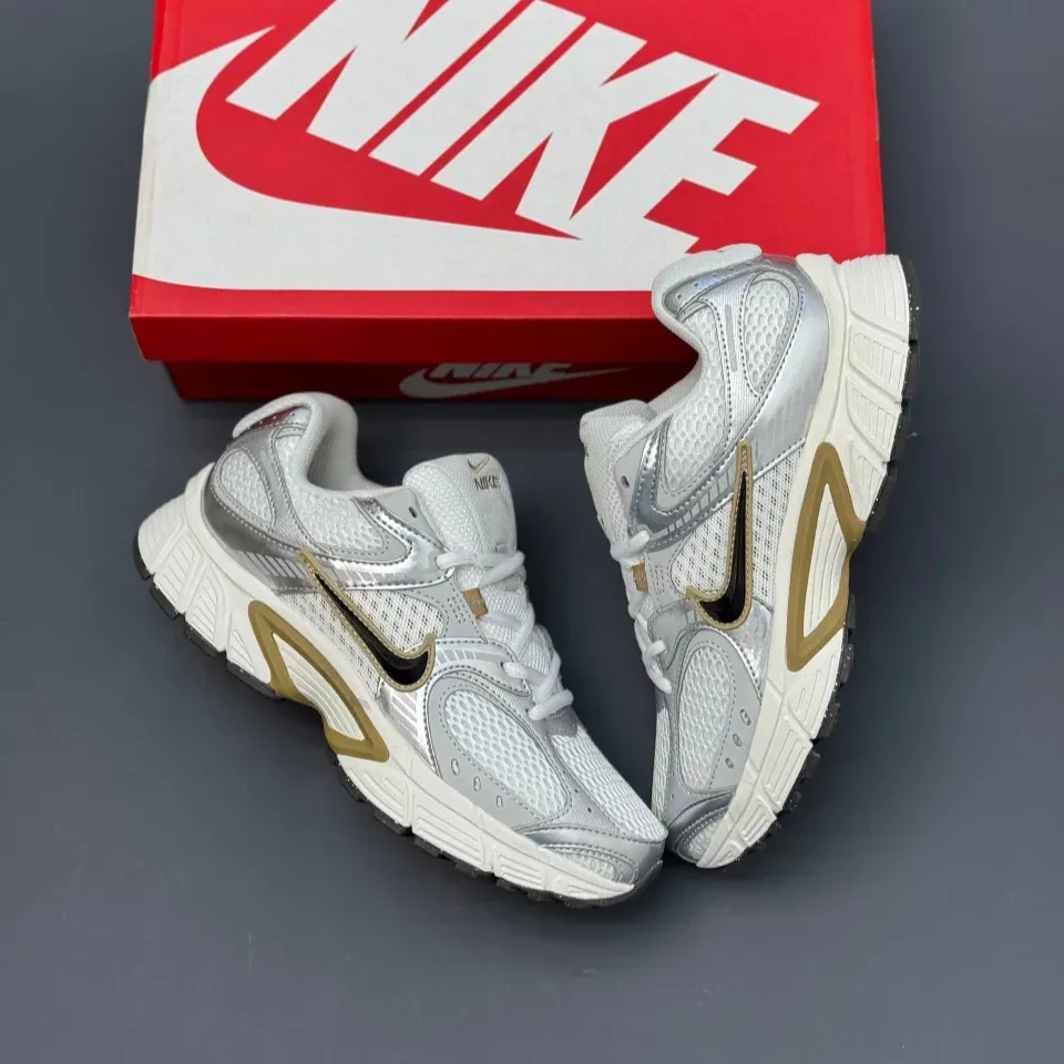 کفش نایک وی فایو کی ران سفید قهوه ای Nike V5K Run White Brown کفش نایک وی فایو کی ران سفید قهوه ای Nike V5K Run White Brown - تصویر 2