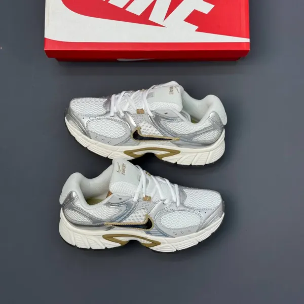 کفش نایک وی فایو کی ران سفید قهوه ای Nike V5K Run White Brown کفش نایک وی فایو کی ران سفید قهوه ای Nike V5K Run White Brown