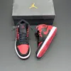کفش نایک ایر جردن وان ساقدار مید بند برد 2020 مشکی قرمز Nike Air Jordan 1 Mid Bred 2020 Black Red کفش نایک ایر جردن وان ساقدار مید بند برد 2020 مشکی قرمز Nike Air Jordan 1 Mid Bred 2020 Black Red - تصویر 2