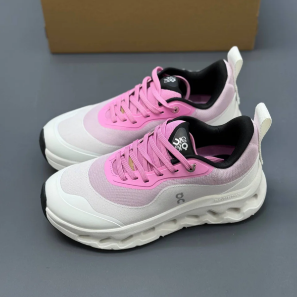 کفش آن رانینگ کلودتیلت سفید صورتی On Running QC Loewe Cloudtilt White Pink کفش آن رانینگ کلودتیلت سفید صورتی On Running QC Loewe Cloudtilt White Pink