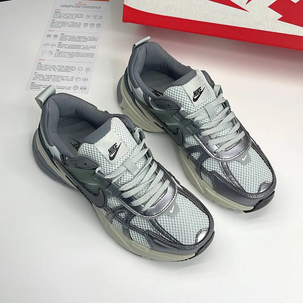 نایک وی تو کی ران طوسی نقرهای Nike V2K Run Grey Silver نایک وی تو کی ران طوسی نقرهای Nike V2K Run Grey Silver - تصویر 2