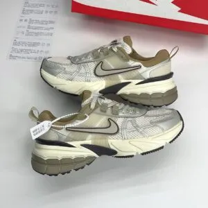 کتونی نایک وی تو کی ران کرم قهوهای | Nike V2K Run Cream Brown کتونی نایک وی تو کی ران کرم قهوهای | Nike V2K Run Cream Brown