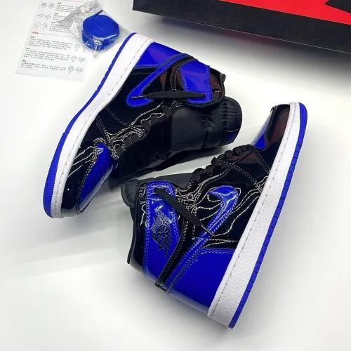 کفش نایک ایر جردن وان ساقدار ورنی پتنت رویال آبی مشکی Nike Air Jordan 1 High OG Patent Royal Blue Black کفش نایک ایر جردن وان ساقدار ورنی پتنت رویال آبی مشکی Nike Air Jordan 1 High OG Patent Royal Blue Black - تصویر 3