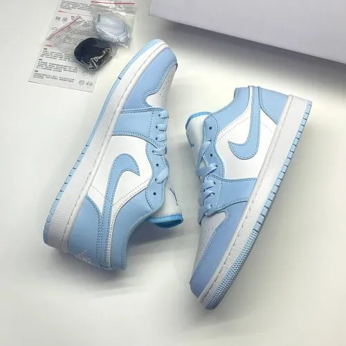 کفش نایک ایر جردن وان لو آیس بلو Nike Air Jordan 1 Low Ice Blue کفش نایک ایر جردن وان لو آیس بلو Nike Air Jordan 1 Low Ice Blue - تصویر 4
