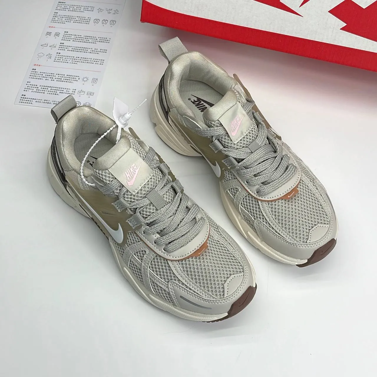 کتونی نایک وی تو کی کرم Nike V2K Run Cream - تصویر 2