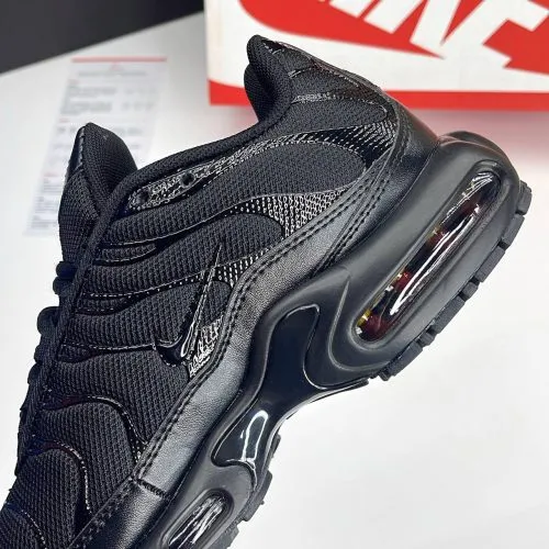 کفش نایک ایر مکس پلاس تی ان مشکی Nike Air Max Plus TN Black کفش نایک ایر مکس پلاس تی ان مشکی Nike Air Max Plus TN Black - تصویر 6