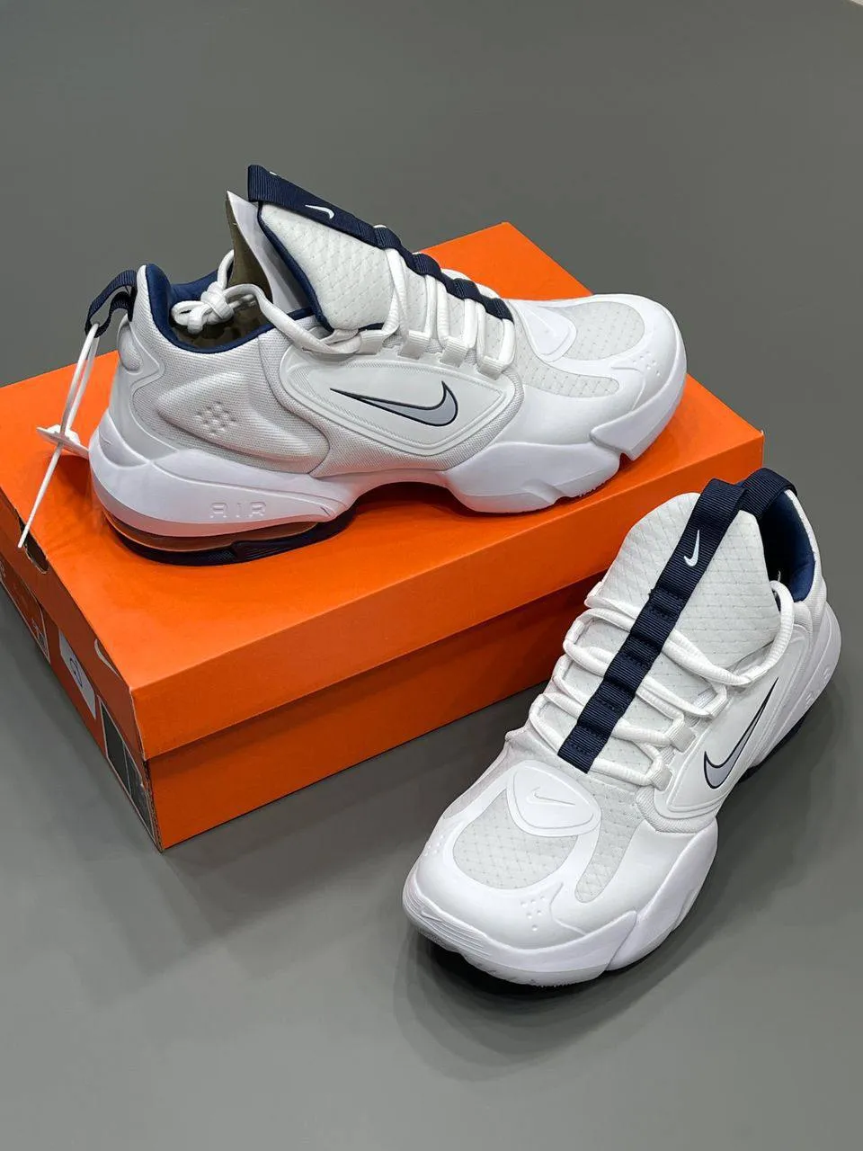 کفش نایک ایر مکس آلفا ساویج سفید سورمهای Nike Air Max Alpha Savage White Navy کفش نایک ایر مکس آلفا ساویج سفید سورمهای Nike Air Max Alpha Savage White Navy - تصویر 2