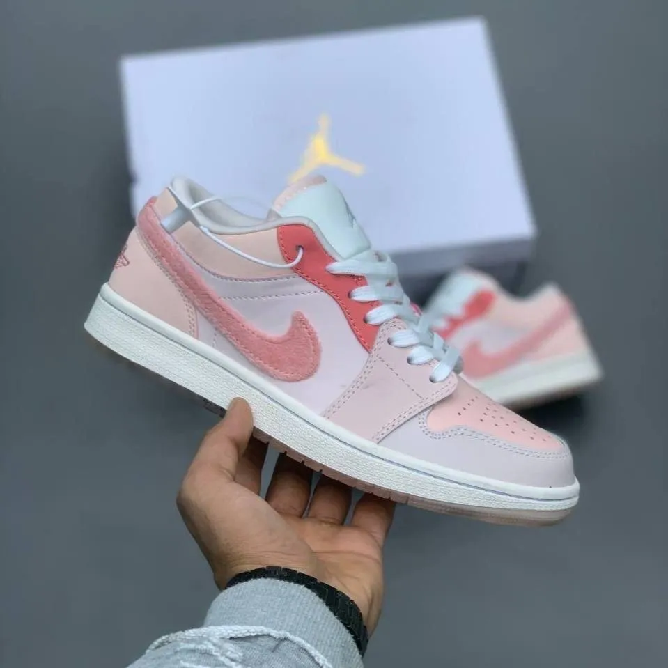کفش نایک جردن وان صورتی Nike Air Jordan 1 Pink کفش نایک جردن وان صورتی Nike Air Jordan 1 Pink - تصویر 4
