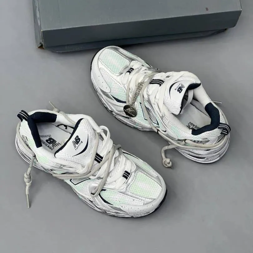 کفش نیو بالانس ۵۳۰ کاستوم سفید سبز New Balance 530 Custom White Green کفش نیو بالانس ۵۳۰ کاستوم سفید سبز New Balance 530 Custom White Green - تصویر 2