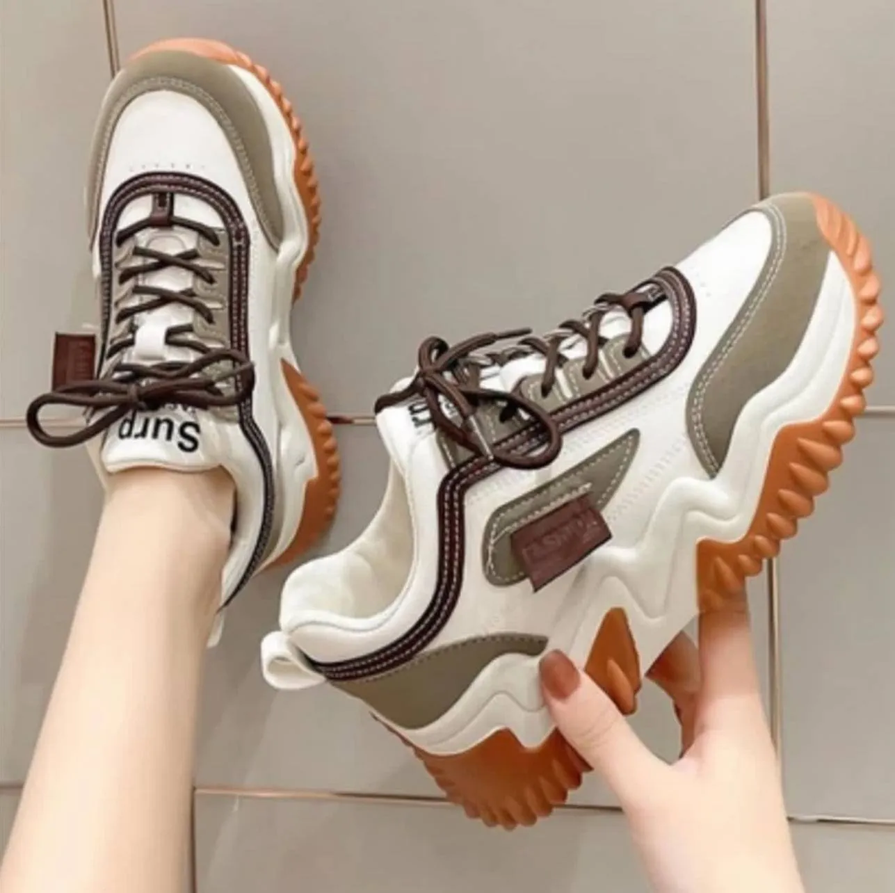 کتونی لژدار زنانه قهوهای فشن Women’s Brown Platform Fashion Sneakers کتونی لژدار زنانه قهوهای فشن Women Brown Platform Fashion Sneakers - تصویر 2