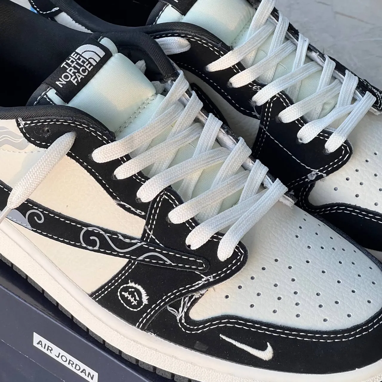 کفش نایک ایر جردن وان لو تراویس اسکات نورث فیس جدید Nike Air Jordan 1 Low Travis Scott x North Face New کفش نایک ایر جردن وان لو تراویس اسکات نورث فیس جدید Nike Air Jordan 1 Low Travis Scott x North Face New - تصویر 2