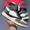 کفش نایک ایر جردن وان ساقدار رترو تراویس اسکات موکا Nike Air Jordan 1 Retro High Travis Scott Mocha کفش نایک ایر جردن وان ساقدار رترو تراویس اسکات موکا Nike Air Jordan 1 Retro High Travis Scott Mocha - تصویر 3
