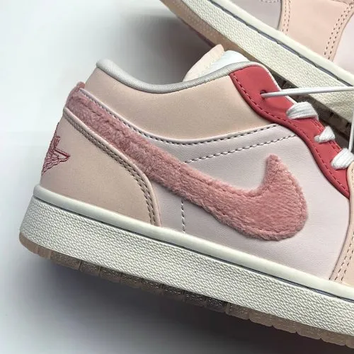 کفش نایک جردن وان لو مایتی سویشرز پینک Nike Jordan 1 Low Mighty Swooshes Pink کفش نایک جردن وان لو مایتی سویشرز پینک Nike Jordan 1 Low Mighty Swooshes Pink - تصویر 4