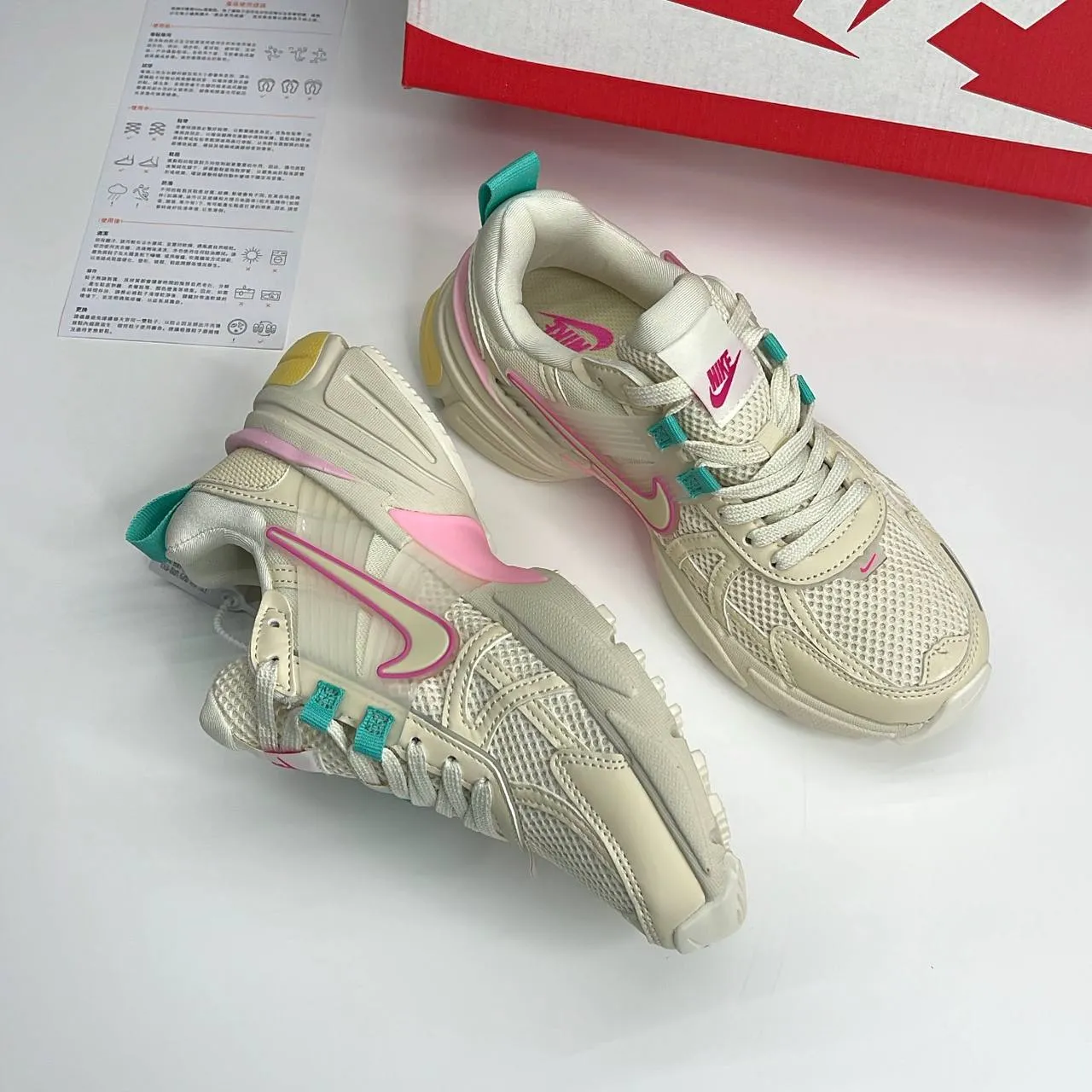 نایک وی تو کی ران کرم صورتی Nike V2K Run Beige Pink نایک وی تو کی ران کرم صورتی Nike V2K Run Beige Pink - تصویر 2