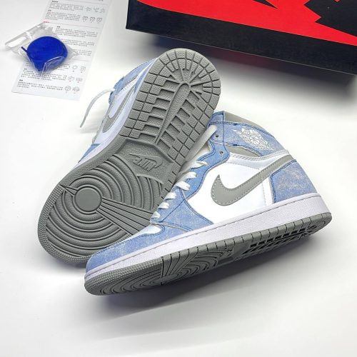 کفش نایک ایر جردن وان ساقدار هایپر رویال سفید آبی  Nike Air Jordan 1 High Hyper Royal White Blue