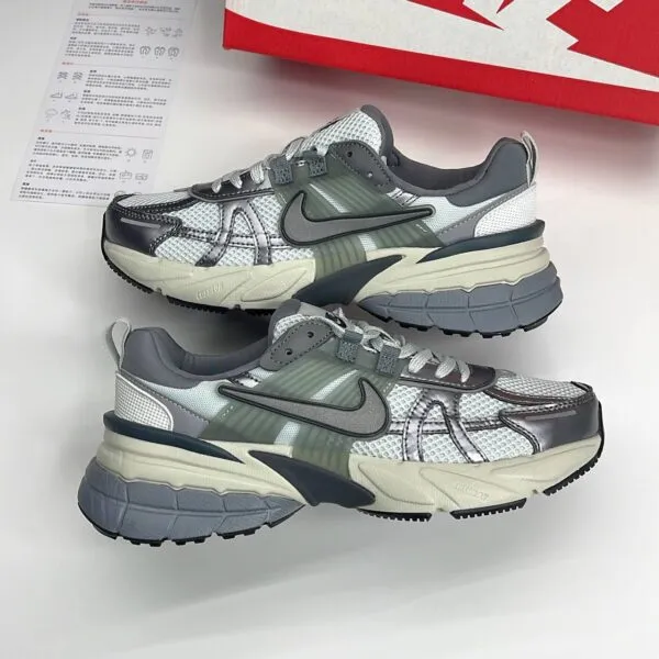 نایک وی تو کی ران طوسی نقرهای Nike V2K Run Grey Silver نایک وی تو کی ران طوسی نقرهای Nike V2K Run Grey Silver