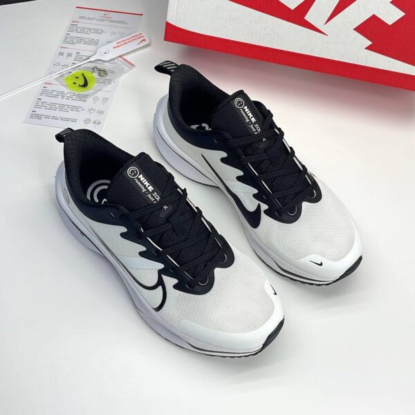 کتونی نایک زوم ایکس طرح لبخند سفید مشکی Nike ZoomX Smile White Black کتونی نایک زوم ایکس طرح لبخند سفید مشکی Nike ZoomX Smile White Black