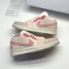کفش نایک جردن وان لو مایتی سویشرز پینک Nike Jordan 1 Low Mighty Swooshes Pink کفش نایک جردن وان لو مایتی سویشرز پینک Nike Jordan 1 Low Mighty Swooshes Pink