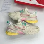 نایک وی تو کی ران کرم صورتی  Nike V2K Run Beige Pink