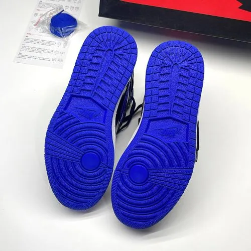 کفش نایک ایر جردن وان ساقدار ورنی پتنت رویال آبی مشکی Nike Air Jordan 1 High OG Patent Royal Blue Black کفش نایک ایر جردن وان ساقدار ورنی پتنت رویال آبی مشکی Nike Air Jordan 1 High OG Patent Royal Blue Black - تصویر 4