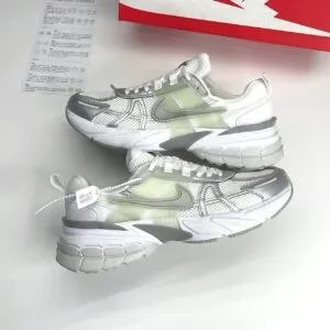 کتونی نایک وی تو کی سفید نقرهای Nike V2K White Silver کتونی نایک وی تو کی سفید نقرهای Nike V2K White Silver