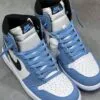 کفش نایک ایر جردن وان ساقدار یونیورسیتی آبی Nike Air Jordan 1 High University Blue کفش نایک ایر جردن وان ساقدار یونیورسیتی آبی Nike Air Jordan 1 High University Blue - تصویر 3