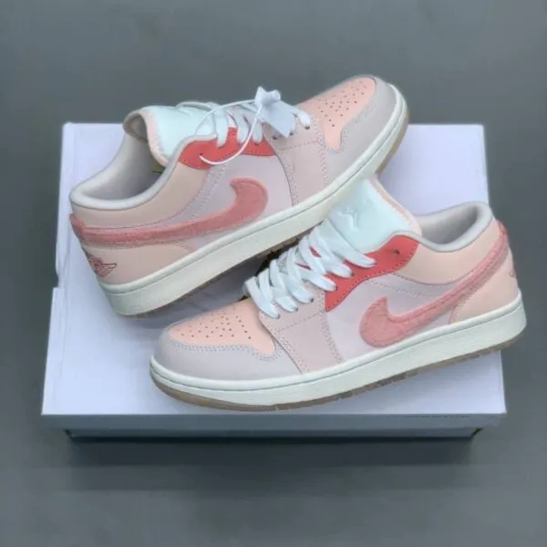 کفش نایک جردن وان صورتی Nike Air Jordan 1 Pink کفش نایک جردن وان صورتی Nike Air Jordan 1 Pink