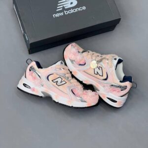 کفش نیو بالانس ۵۳۰ کاستوم صورتی گلدار New Balance 530 Custom Pink Floral کفش نیو بالانس ۵۳۰ کاستوم صورتی گلدار New Balance 530 Custom Pink Floral