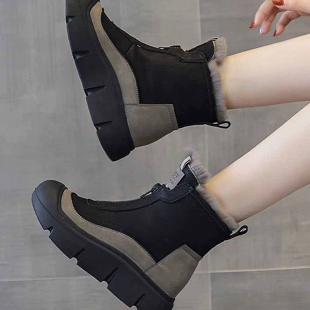 نیم بوت زیپ دار خزدار مشکی Black Fur Lined Zip Boots - تصویر 3