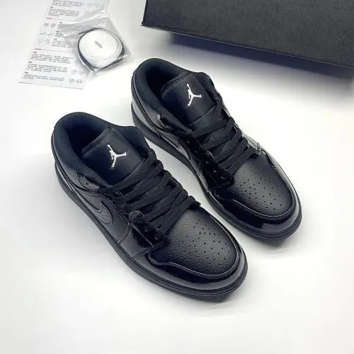 کفش نایک ایر جردن وان لو پتنت الفنت بلک Nike Air Jordan 1 Low Patent Elephant Black کفش نایک ایر جردن وان لو پتنت الفنت بلک Nike Air Jordan 1 Low Patent Elephant Black - تصویر 2