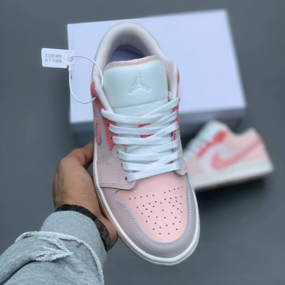 کفش نایک جردن وان صورتی Nike Air Jordan 1 Pink کفش نایک جردن وان صورتی Nike Air Jordan 1 Pink - تصویر 3