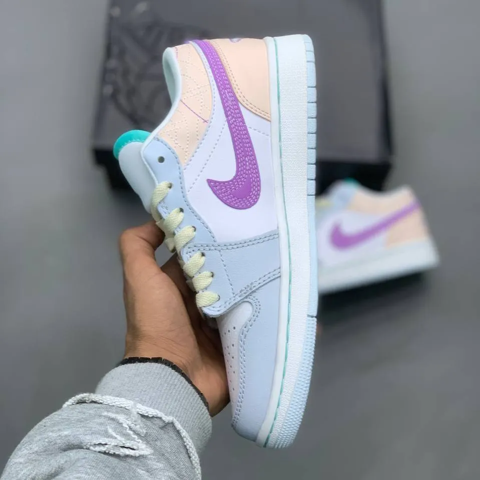 کفش نایک جردن وان سفید بنفش Nike Air Jordan 1 White Purple کفش نایک جردن وان سفید بنفش Nike Air Jordan 1 White Purple - تصویر 4
