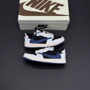 کفش نایک ایر جردن وان لو تراویس اسکات مشکی آبی Nike Air Jordan 1 Low Travis Scott Black Blue کفش نایک ایر جردن وان لو تراویس اسکات مشکی آبی Nike Air Jordan 1 Low Travis Scott Black Blue