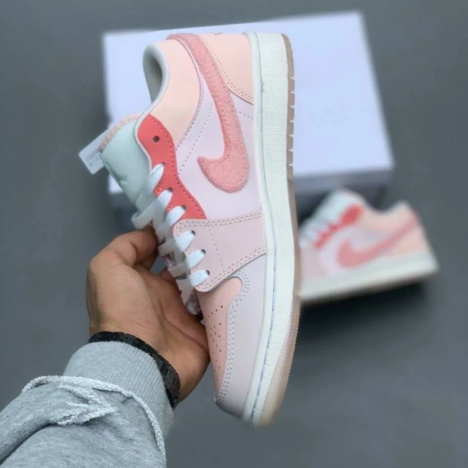 کفش نایک جردن وان صورتی Nike Air Jordan 1 Pink کفش نایک جردن وان صورتی Nike Air Jordan 1 Pink - تصویر 5