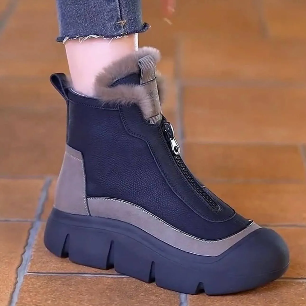 نیم بوت زیپ دار خزدار مشکی Black Fur Lined Zip Boots - تصویر 5