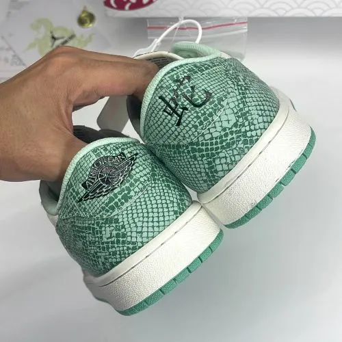کفش نایک ایر جردن وان لو ماری ۲۰۲۵ Nike Air Jordan 1 Low Marie کفش نایک ایر جردن وان لو ماری ۲۰۲۵ Nike Air Jordan 1 Low Marie - تصویر 4