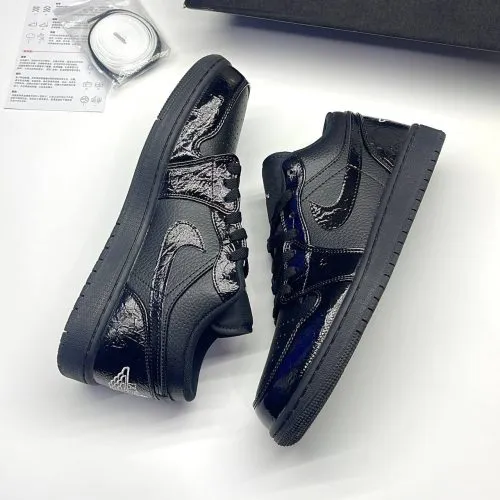 کفش نایک ایر جردن وان لو پتنت الفنت بلک Nike Air Jordan 1 Low Patent Elephant Black کفش نایک ایر جردن وان لو پتنت الفنت بلک Nike Air Jordan 1 Low Patent Elephant Black - تصویر 4