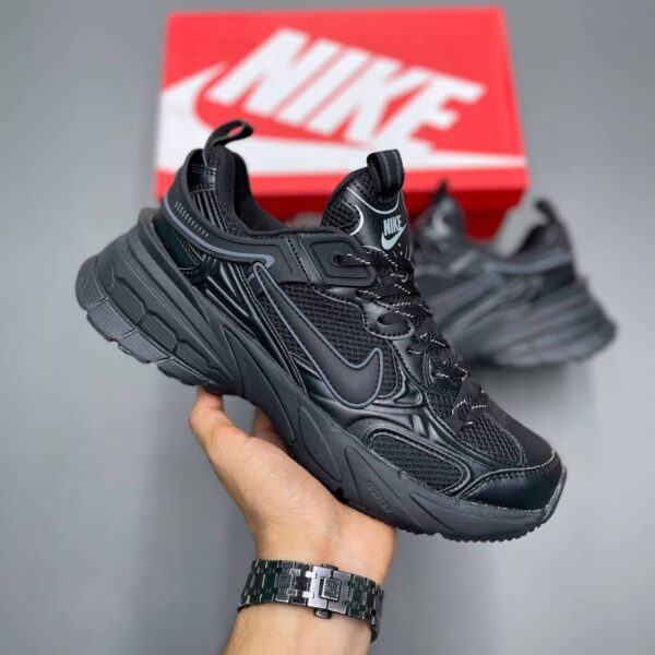 کفش نایک وومرو ۵ مشکی Nike Vomero 5 Black کفش نایک وومرو ۵ مشکی Nike Vomero 5 Black