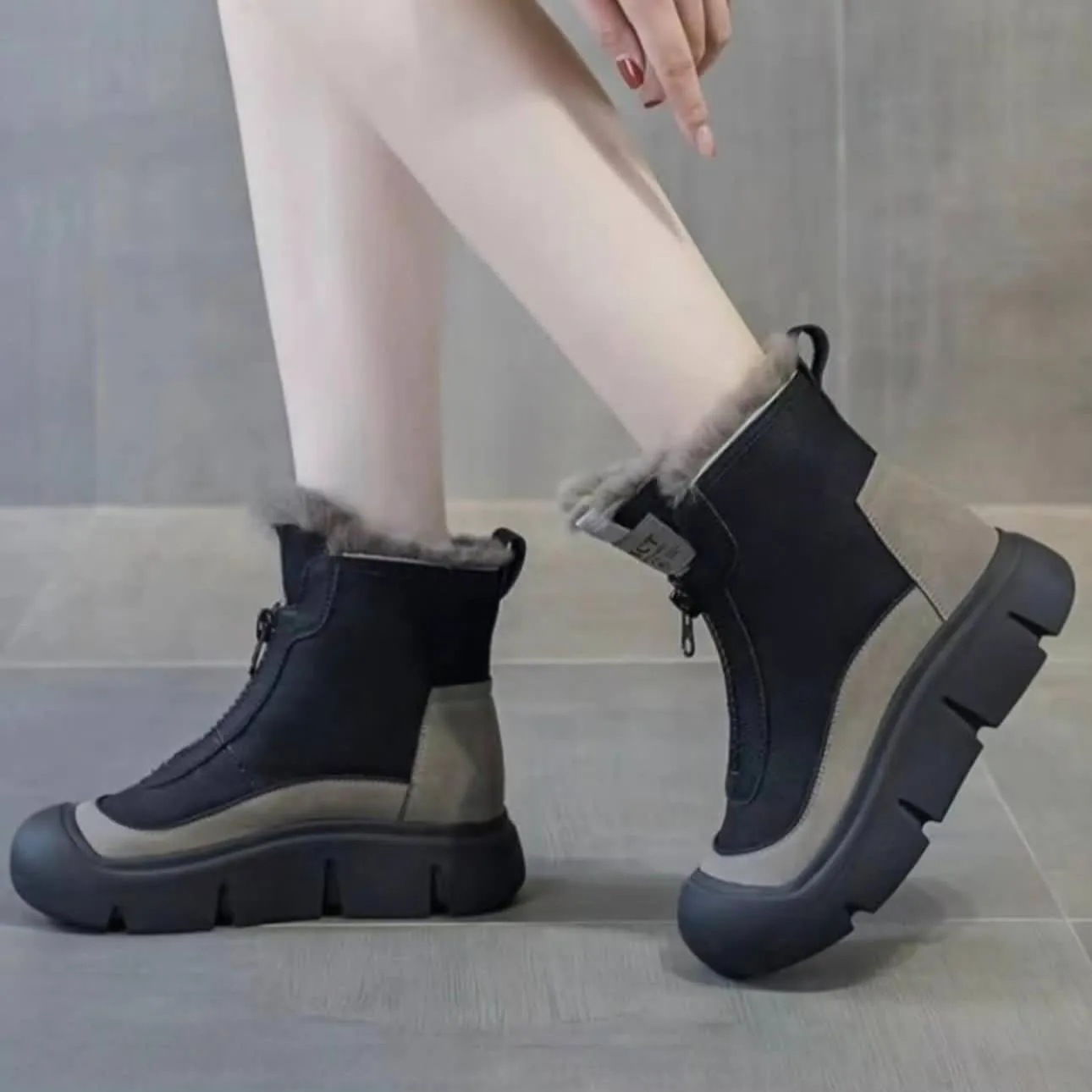 نیم بوت زیپ دار خزدار مشکی Black Fur Lined Zip Boots - تصویر 2