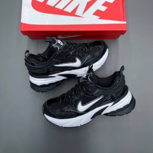 کفش نایک وومرو ۵ مشکی سفید Nike Vomero 5 Black White کفش نایک وومرو ۵ مشکی سفید Nike Vomero 5 Black White