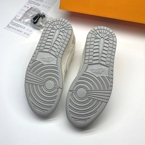 کفش نایک ایر جردن وان لو تراویس اسکات لویی ویتون کرم خاکستری Nike Air Jordan 1 Low Travis Scott Louis Vuitton Cream Gray کفش نایک ایر جردن وان لو تراویس اسکات لویی ویتون کرم خاکستری Nike Air Jordan 1 Low Travis Scott Louis Vuitton Cream Gray