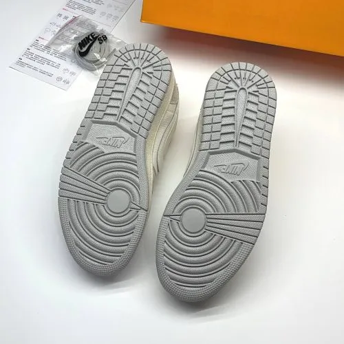 کفش نایک ایر جردن وان لو تراویس اسکات لویی ویتون کرم خاکستری Nike Air Jordan 1 Low Travis Scott Louis Vuitton Cream Gray کفش نایک ایر جردن وان لو تراویس اسکات لویی ویتون کرم خاکستری Nike Air Jordan 1 Low Travis Scott Louis Vuitton Cream Gray - تصویر 5