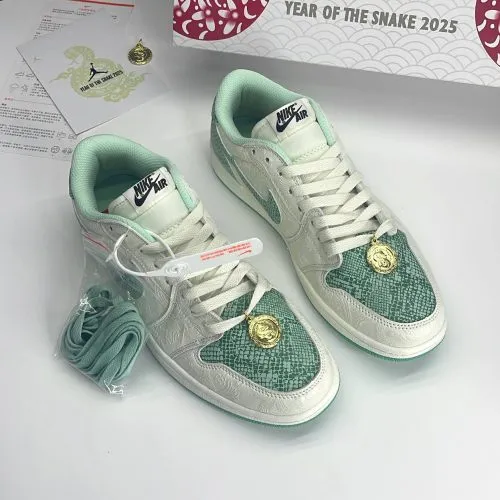کفش نایک ایر جردن وان لو ماری ۲۰۲۵ Nike Air Jordan 1 Low Marie کفش نایک ایر جردن وان لو ماری ۲۰۲۵ Nike Air Jordan 1 Low Marie - تصویر 2