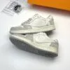 کفش نایک ایر جردن وان لو تراویس اسکات لویی ویتون کرم خاکستری Nike Air Jordan 1 Low Travis Scott Louis Vuitton Cream Gray کفش نایک ایر جردن وان لو تراویس اسکات لویی ویتون کرم خاکستری Nike Air Jordan 1 Low Travis Scott Louis Vuitton Cream Gray - تصویر 4