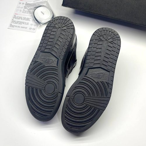 کفش نایک ایر جردن وان لو پتنت الفنت بلک Nike Air Jordan 1 Low Patent Elephant Black کفش نایک ایر جردن وان لو پتنت الفنت بلک Nike Air Jordan 1 Low Patent Elephant Black