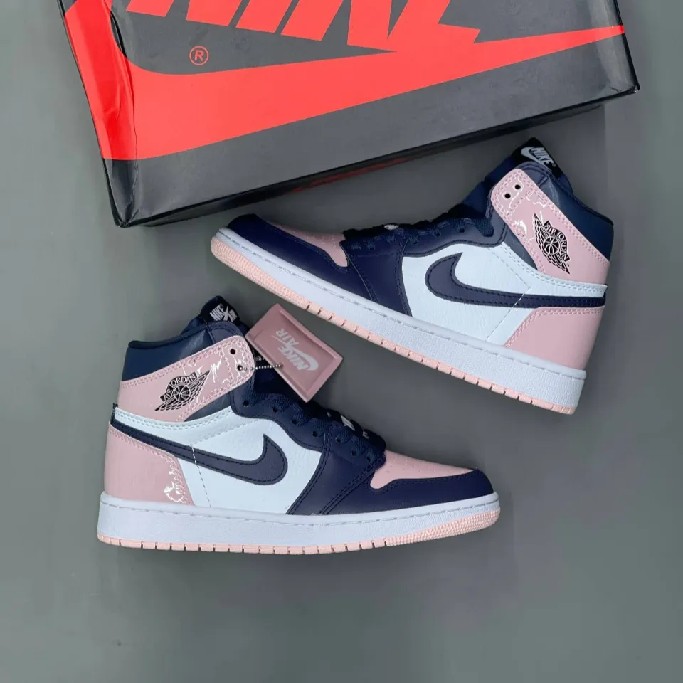 کفش نایک ایر جردن وان ساقدار اتومسفر بابل جام صورتی سرمه ای Nike Air Jordan 1 High Atmosphere Bubblegum Pink Navy - تصویر 2