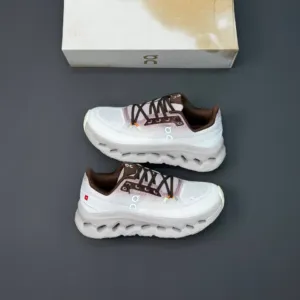 کفش آن رانینگ QC Cloudtilt سفید قهوهای On Running QC Cloudtilt White Brown کفش آن رانینگ QC Cloudtilt سفید قهوهای On Running QC Cloudtilt White Brown