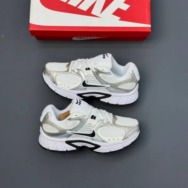کفش نایک وی فایو کی ران سفید مشکی Nike V5K Run White Black کفش نایک وی فایو کی ران سفید مشکی Nike V5K Run White Black